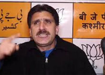 ‘ബാബയുടെ ബുൾഡോസർ കശ്മീരിലും ഉരുളും‘: കശ്മീരി പണ്ഡിറ്റുകളുടെ ഭൂമി കൈയ്യേറിയ വിഘടനവാദി നേതാക്കൾക്ക് മുന്നറിയിപ്പുമായി ബിജെപി നേതാവ് അൽത്താഫ് താക്കൂർ