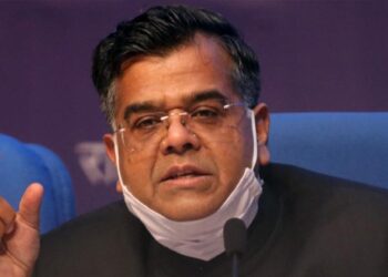 വിപണിയിലെ അദാനി ഗ്രൂപ്പിന്റെ ഓഹരി വിലയുടെ ചാഞ്ചാട്ടം ചായക്കോപ്പയിലെ കൊടുങ്കാറ്റ് മാത്രം;കേന്ദ്രധനകാര്യ സെക്രട്ടറി