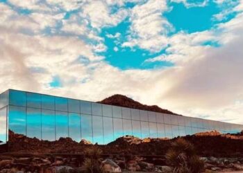 കാണാൻ കഴിയില്ല, പക്ഷെ അനുഭവിച്ചറിയാം; അദൃശ്യമായ വീട് വിൽപ്പനയ്ക്ക്, വില വെറും 149 കോടി