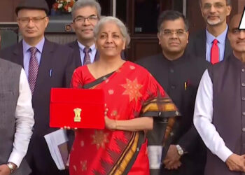 കേന്ദ്ര ബജറ്റ് 2023; നിർമ്മലാ സീതാരാമൻ രാഷ്ട്രപതി ഭവനിൽ