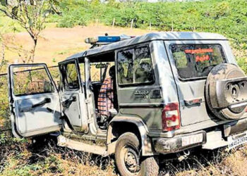 തെളിവ് കണ്ടെത്താൻ പ്രതികളേയും കൊണ്ട് പോകുന്നതിനിടെ രക്ഷപെടാൻ ശ്രമം; മോഷ്ടാക്കളെ കാൽമുട്ടിന് താഴെ വെടിവച്ച് വീഴ്ത്തി പോലീസ്