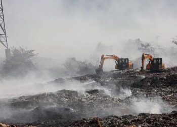  ബ്രഹ്‌മപുരത്ത് വീണ്ടും തീ; അണച്ചെന്ന് മന്ത്രി, ഇന്ന് അണയ്ക്കുമെന്ന് കളക്ടർ; പ്രതിഷേധവുമായി നാട്ടുകാർ