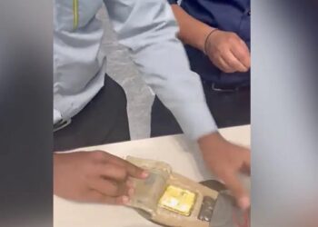 ചെരുപ്പിനുള്ളിൽ ഒളിപ്പിച്ച് കടത്താൻ ശ്രമിച്ചത് ഒരു കിലോയിലധികം സ്വർണം; ഒരാൾ പിടിയിൽ