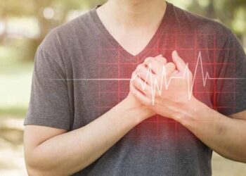 നെഞ്ചുവേദന മാത്രമല്ല, കാലു വേദനയും നിസ്സാരമല്ല; ഈ ലക്ഷണങ്ങൾ ശ്രദ്ധിക്കൂ; സ്വന്തം ജീവൻ മാത്രമല്ല മറ്റുള്ളവരുടെ ജീവിതവും രക്ഷിക്കാം