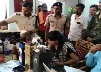 മിന്നൽ പരിശോധനയിൽ പ്രിൻസിപ്പലിന്റെ റൂമിൽ നിന്ന് കണ്ടെടുത്തത് കോണ്ടവും മദ്യക്കുപ്പികളും; സ്‌കൂൾ അടച്ചുപൂട്ടാൻ ഉത്തരവിട്ട് ബാലാവകാശ കമ്മീഷൻ