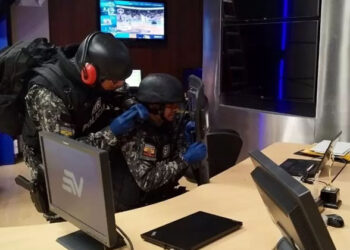 തപാലിലൂടെ കിട്ടിയ യുഎസ്ബി കംപ്യൂട്ടറിൽ കുത്തുന്നതിനിടെ പൊട്ടിത്തെറിച്ചു; മാദ്ധ്യമപ്രവർത്തകന് പരിക്ക്; അന്വേഷണം ഊർജ്ജിതമാക്കി പോലീസ്