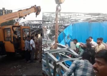 ഇരുമ്പ് പരസ്യബോർഡ് അപ്രതീക്ഷിതമായി തകർന്നുവീണു; അഞ്ച് പേർക്ക് ദാരുണാന്ത്യം