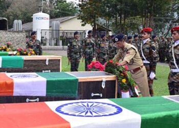 പൂഞ്ച് ഭീകരാക്രമണം ; ധീരസൈനികർക്ക് ആദരാഞ്ജലികൾ അർപ്പിച്ചു; ജവാന്മാരുടെ ബന്ധുക്കൾക്ക് ധനസഹായം പ്രഖ്യാപിച്ച് പഞ്ചാബ് സർക്കാർ