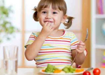 കുട്ടികളിലെ ബുദ്ധിവളർച്ചയ്ക്ക് കഴിക്കാൻ 5 ഭക്ഷണങ്ങൾ