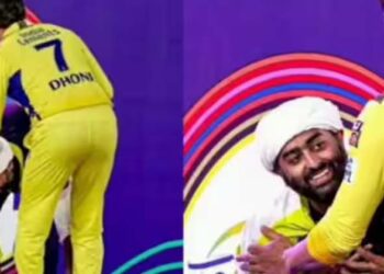 ധോണിയുടെ കാൽതൊട്ട് വന്ദിച്ച് അർജിത് സിംഗ്; വൈറലായി ചിത്രം