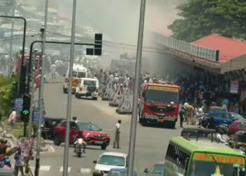 ചായക്കടയിലെ സിലിണ്ടർ പൊട്ടിത്തെറിച്ചു; തിരുവനന്തപുരം കിഴക്കേക്കോട്ടയിൽ വൻ തീപിടുത്തം; അഞ്ച് കടകൾ കത്തിനശിച്ചു