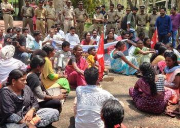 അരിക്കൊമ്പനെതിരെ പറമ്പിക്കുളത്ത് പ്രതിഷേധം; നേതൃത്വം കൊടുത്ത് സിപിഎം