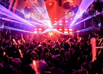 15 വർഷത്തെ പ്രവാസത്തിന്റെ പണം തികഞ്ഞില്ല; നിശാക്ലബ്ബിലെ കാമുകിയെ സമ്മാനങ്ങൾ കൊണ്ട് മൂടണം; ദുബായിലെ ജോലി വിട്ട് മോഷണത്തിനിറങ്ങി ഐഐടിക്കാരൻ