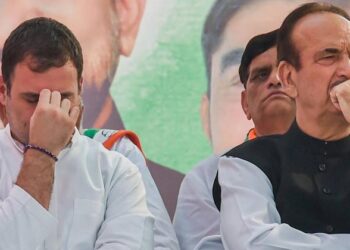 രാഹുൽ അയോഗ്യനായപ്പോൾ ഒരു കൊതുക് പോലും കരഞ്ഞില്ല:വിദേശത്തെത്തി ആരെയൊക്കെ കാണുന്നുവെന്ന് അറിയാം; നെഹ്രു കുടുംബത്തോടുള്ള ബഹുമാനം കൊണ്ട് കൂടുതലൊന്നും പറയുന്നില്ല; കടുപ്പിച്ച് ഗുലാം നബി ആസാദ്