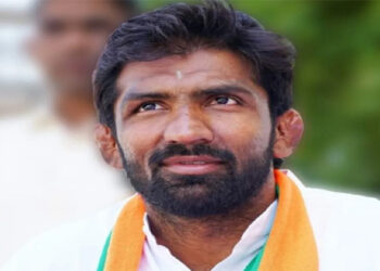 ‘പരാതി കിട്ടിയാൽ മാത്രമേ പോലീസിന് നടപടി എടുക്കാൻ കഴിയൂ, അല്ലാതെ വീട്ടിൽ ഇരുന്നിട്ടും റോഡിൽ കുത്തിയിരുന്നിട്ടും കാര്യമില്ല‘: ഗുസ്തി താരങ്ങളുടെ സമരത്തോട് പ്രതികരിച്ച് ഒളിംപ്യൻ യോഗേശ്വർ ദത്ത്