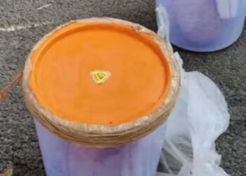 തൃശൂരിൽ ഓട വൃത്തിയാക്കാൻ ഇറങ്ങിയ തൊഴിലാളികൾക്ക് ലഭിച്ചത് ലക്ഷങ്ങൾ വിലമതിക്കുന്ന ‘പൊതി’