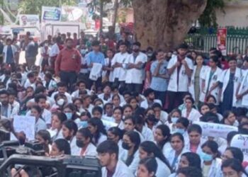 മുഖ്യമന്ത്രിയുടെ പ്രഖ്യാപനം യാഥാർത്ഥ്യമാകും വരെ വിഐപി ഡ്യൂട്ടി ചെയ്യില്ല; ,സമരം പിൻവലിച്ച് കെജിഎംഒഎ; അവകാശങ്ങൾ നേടിയെടുക്കും വരെ സമരം ചെയ്യുമെന്ന് പിജി ഡോക്ടർമാർ