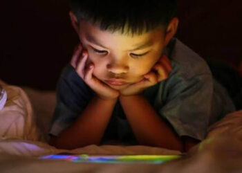 ചിന്താശേഷിയില്ലാതെ കുട്ടികൾ, വിർച്വൽ ഓട്ടിസത്തിന് കാരണമായി അച്ഛനമ്മമാർ