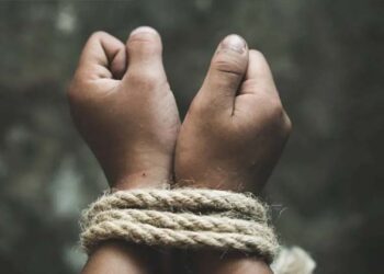 അച്ഛാ എന്നെ തട്ടിക്കൊണ്ടുപോയി; പത്താം ക്ലാസ് പരീക്ഷയിൽ മാർക്ക് കുറഞ്ഞു; പിന്നാലെ കിഡ്നാപ്പിംഗ് നാടകവുമായി 16 കാരി; ആവശ്യപ്പെട്ടത് 1 കോടി