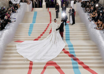 മെറ്റ് ഗാലയിൽ സുന്ദരികൾ നടന്നത് ആലപ്പുഴയിൽ നെയ്ത കാർപെറ്റിൽ