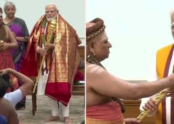 ധർമ്മ ദണ്ഡ് ധർമ്മപരിപാലകന്; പ്രധാനമന്ത്രിയ്ക്ക് ചെങ്കോൽ കൈമാറി