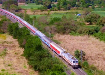 വേനലവധി തിരക്ക് മറികടക്കാൻ റെയിൽവേ ഓടിച്ചത് 380 സ്‌പെഷൽ ട്രെയിനുകൾ; നടത്തിയത് 6369 സ്‌പെഷൽ ട്രിപ്പുകൾ