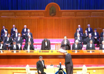 മുതിർന്ന മലയാളി അഭിഭാഷകൻ കെവി വിശ്വനാഥൻ സുപ്രീംകോടതി ജസ്റ്റീസ് ആയി ചുമതലയേറ്റു; സുപ്രീംകോടതിയിൽ പുതിയ രണ്ട് ജസ്റ്റീസുമാർ കൂടി