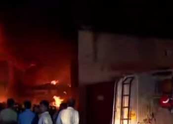 കൊല്ലത്ത് മെഡിക്കൽ സർവ്വീസ് കോർപ്പറേഷന്റെ മരുന്ന് സംഭരണ കേന്ദ്രത്തിൽ തീപിടുത്തം; സമീപവാസികളെ ഒഴിപ്പിച്ചു