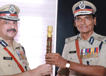 അധികാരദണ്ഡ് കൈമാറി; ഡോ. ഷെയ്ഖ് ദർവേഷ് സാഹിബ് ഇനി പോലീസ് മേധാവി