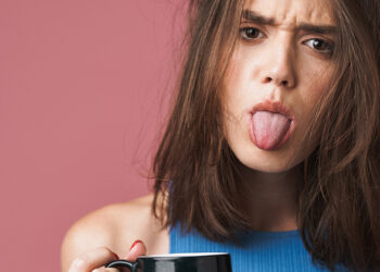 നല്ല ചൂട് കാപ്പിയോ ചായയോ കുടിച്ച് നാവ് പൊള്ളിയോ, ഇതാ ചില പരിഹാര മാര്‍ഗ്ഗങ്ങള്‍