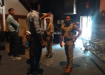 ഫാഷൻ ഷോയ്ക്കിടെ റാംപിലേക്ക് തൂണ് തകർന്നുവീണു; മോഡലിന് ദാരുണാന്ത്യം