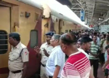 ഒഡീഷയിൽ തീവണ്ടിയുടെ എസി കോച്ചിൽ പുക; പരിഭ്രാന്തരായി യാത്രികർ