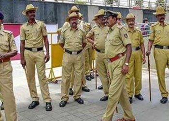 ‘സദാചാര വിരുദ്ധ പ്രവർത്തനങ്ങൾ പൊതുജനങ്ങൾക്ക് ശല്യമാകുന്നു’; പരാതിയുടെ അടിസ്ഥാനത്തിൽ പോലീസിൻറെ മിന്നൽ പരിശോധന; 25 വിദേശികൾ കസ്റ്റഡിയിൽ