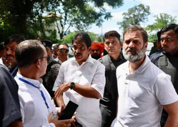 ”കണ്ണീരൊപ്പാൻ” എത്തിയ രാഹുലിനെതിരെ മണിപ്പൂരിൽ പ്രതിഷേധം : ഗോ ബാക്ക് വിളികൾ