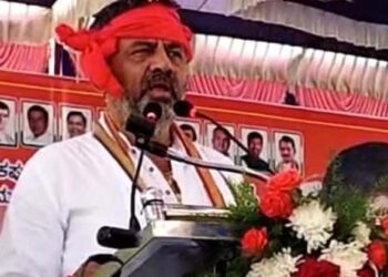 സോണിയയുടെയും രാഹുൽ ഗാന്ധിയുടെയും തീരുമാനത്തിന് മുന്നിൽ തലകുനിക്കേണ്ടിവന്നു:കർണാടക മുഖ്യമന്ത്രിയാകാത്തതിൽ ഡികെ ശിവകുമാർ