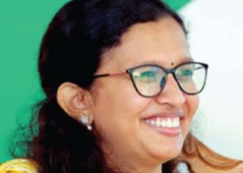 ‘ടവർ ലൊക്കേഷൻ ആണ് പതിനഞ്ചാമത്തെ ദിവസം പോലീസിനെ സഹായിച്ചത് ‘;  അറസ്റ്റ് ചെയ്യുന്ന സമയത്ത് സുഹൃത്തിൻറെ വീട്ടിൽ അല്ലായിരുന്നു; വിദ്യയുമായി പോലീസ്  രാത്രിയിൽ തന്നെ അഗളിയിലേക്ക്