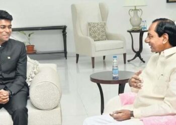 2018 ൽ സിവിൽ സർവ്വീസിൽ ടോപ്പർ; ഇന്ന് ഹൈദരാബാദിന്റെ ചരിത്രത്തിലെ പ്രായം കുറഞ്ഞ കളക്ടർ; അനുദീപ് ദുരുഷെട്ടിയെ നേരിട്ട് വിളിച്ച് അഭിനന്ദിച്ച് മുഖ്യമന്ത്രി