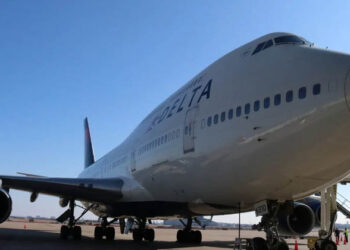 9 മണിക്കൂർ വിമാനയാത്രയ്ക്കിടെ അമ്മയെയും മകളെയും ലൈംഗികാതിക്രമത്തിന് ഇരയാക്കി മദ്യപാനി; ക്ഷമിക്കൂയെന്ന് ജീവനക്കാർ