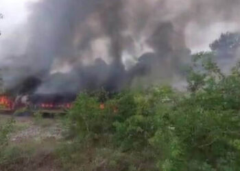 ഓടിക്കൊണ്ടിരുന്ന ട്രെയിനിൽ വൻ തീപിടുത്തം; നാല് ബോഗികളിലേക്ക് തീപടർന്നു