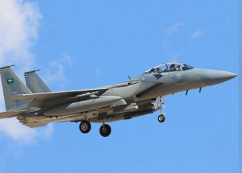 പറക്കുന്നതിനിടെ വിമാനം തകർന്നു; രണ്ട് സൈനികർ  മരിച്ചു