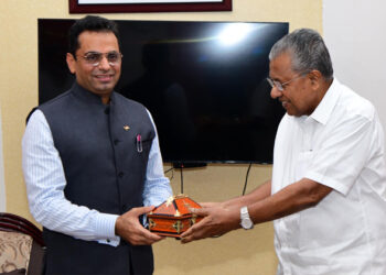 ക്ലിഫ് ഹൗസിൽ മുഖ്യമന്ത്രിയുമായി കൂടിക്കാഴ്ച നടത്തി ഒമാനിലെ ഇന്ത്യൻ അംബാസഡർ; ഒമാനിലേക്ക് ക്ഷണം