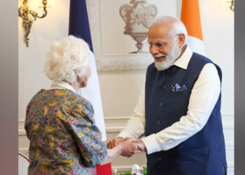 100-ാം വയസിലും യോഗാഭ്യാസം; പ്രധാനമന്ത്രി പേരെടുത്ത് പരാമർശിച്ച ഫ്രഞ്ച് യോഗ അദ്ധ്യാപികയെ തിരഞ്ഞ് സോഷ്യൽ മീഡിയ