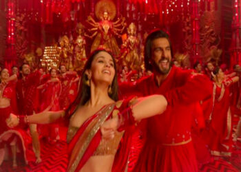 ദുർഗാപൂജ പശ്ചാത്തലത്തിൽ ആലിയ ഭട്ടിന്റെയും രൺവീർ സിങ്ങിന്റെയും മനോഹര നൃത്തം  ; സമൂഹമാദ്ധ്യമങ്ങളിൽ തരംഗമായി ധിന്ധോര ബജെ രേ