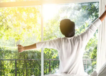 രാവിലേ എഴുനേൽക്കുമ്പോൾ അതിയായ ക്ഷീണം തോന്നുന്നുണ്ടോ? മണിക്കൂറുകൾ കഴിഞ്ഞാലും ഉന്മേഷം കിട്ടുന്നില്ലേ? നിങ്ങളുടെ പ്രഭാതങ്ങൾ ഉന്മേഷഭരിതമാക്കാൻ അഞ്ച് വഴികൾ