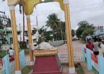 കർണാടകയിൽ അഴിഞ്ഞാടി സാമൂഹ്യവിരുദ്ധർ; ഗാന്ധി പ്രതിമ അടിച്ച് തകർത്തു