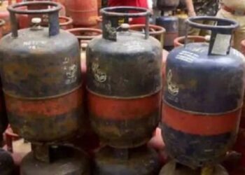 വാണിജ്യ ഗ്യാസ് സിലിണ്ടറുകളുടെ വില കുത്തനെ കുറച്ച് കേന്ദ്രസർക്കാർ: നിരക്ക് കുറവ് ഇന്ന് മുതൽ പ്രാബല്യത്തിൽ