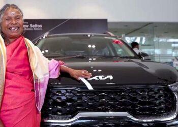 അട്ടപ്പാടി ചുരമിറങ്ങാൻ നഞ്ചിയമ്മയ്ക്ക് കൂട്ടായി ഇനി കിയ സോണറ്റ്