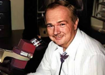 ചന്ദ്രനിൽ വിതറിയ ചിതാഭസ്മം ; ബഹുമതി ലോകത്ത് ഒരേയൊരാൾക്ക് സ്വന്തം