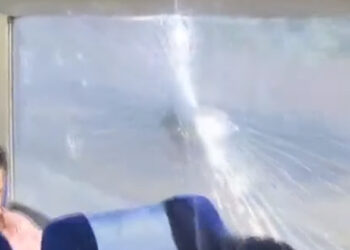 തലശ്ശേരിയിൽ വന്ദേഭാരത് എക്‌സ്പ്രസിന് നേരെ കല്ലേറ്; ചില്ല് തകർന്നു; യാത്രികർ രക്ഷപ്പെട്ടത് തലനാരിഴയ്ക്ക്