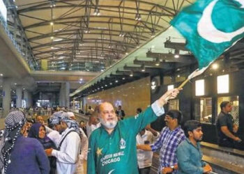 വിമാനത്താവളത്തിൽ പാകിസ്താൻ പതാക വീശി പ്രകോപനം; ‘ബഷീർ ചാച്ച’ കസ്റ്റഡിയിൽ